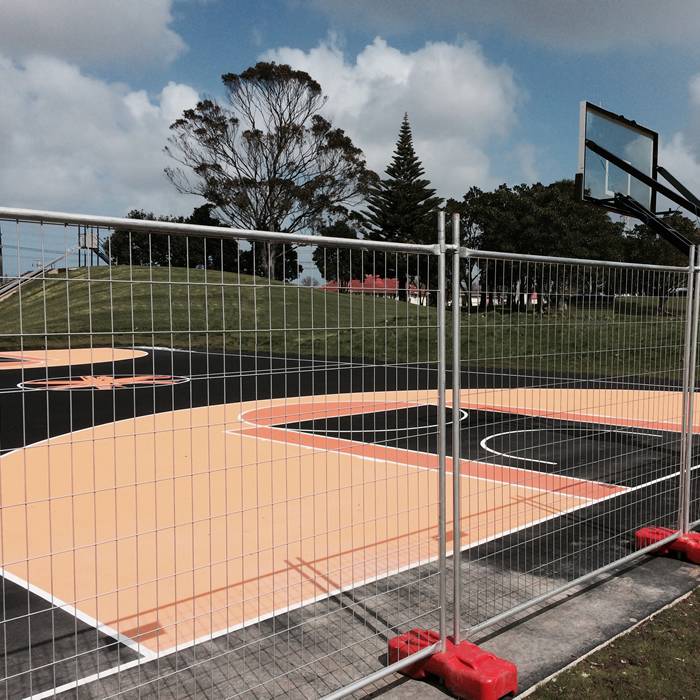 Australie clôture temporaire est utilisé pour créer des limites pour le terrain de basket.